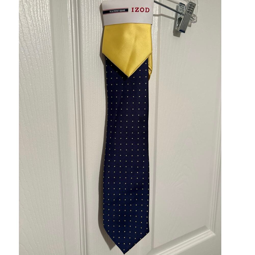 Izod Dark Blue Tie with Yellow Handkerchief. NWT